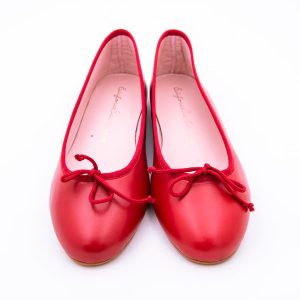 Bailarina o parisina clásica estilizada para vestir con lazo ajustable en colores de moda 