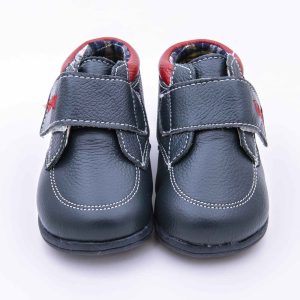 Bota infantil con cierre de velcro y suela de goma