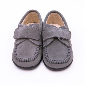 Mocasín zapato niños en piel ante con cierre de velcro y suela de goma antideslizante