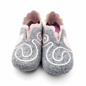 Zapatilla cerrada corazón
