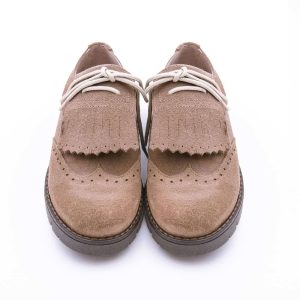 Zapato infantil tipo mosqueton lengüeta y suela de goma gruesa